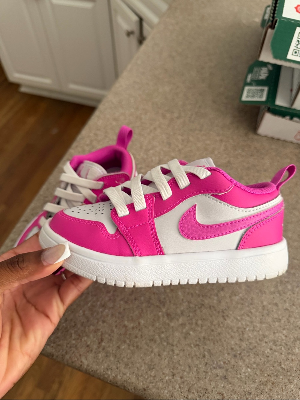 Nike Kids Low-Top Sneakers in Pink and White - Picture 3 of 5